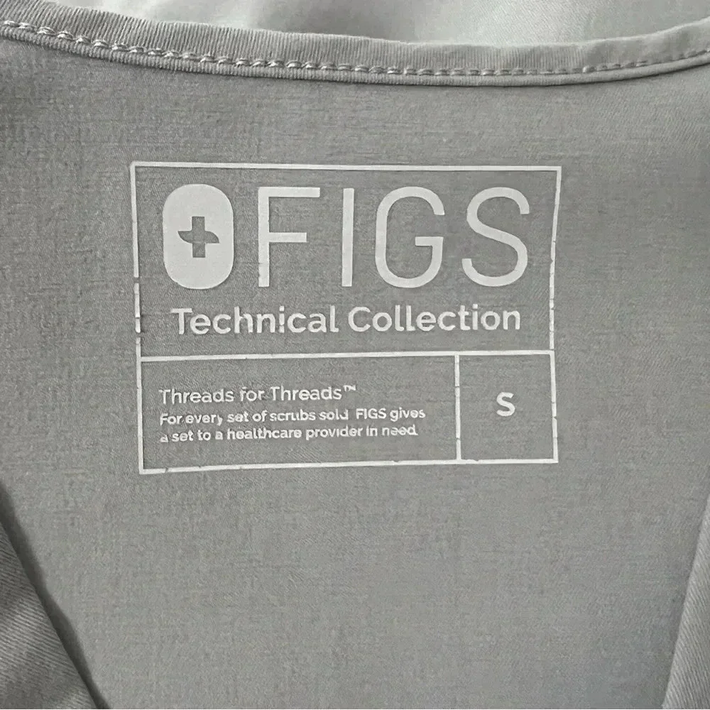 Figs Casma Three Pockets Light Gray Scrub Top